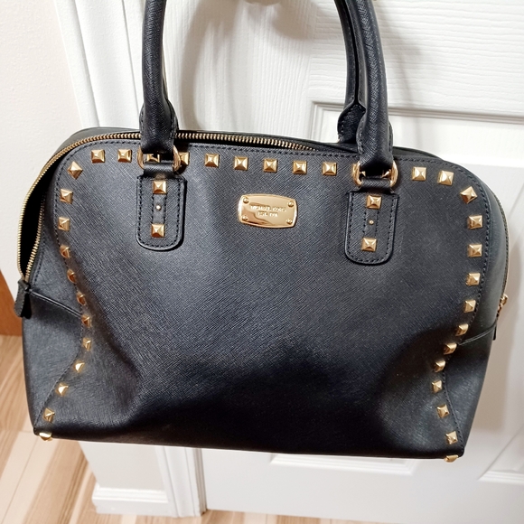 Michael Kors NWOT gold hardware excellent condition black and gold - Picture 2 of 5